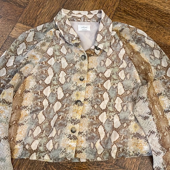 Wilfred Cropped Snake Print Cropped Button Down - Picture 2 of 3